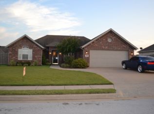 320 Beasley Dr, Centerton, AR 72719