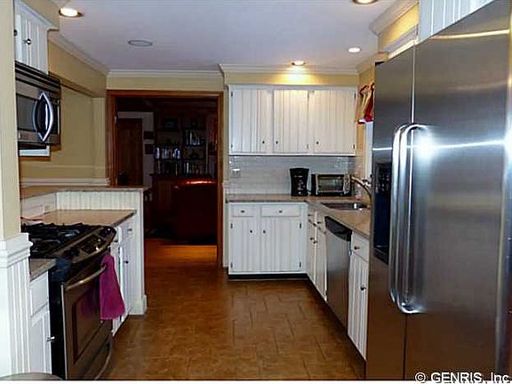 5th image of 8 Carriage Ct