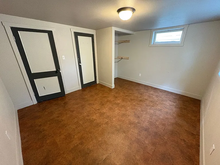 2419 Pine St — Photo 23