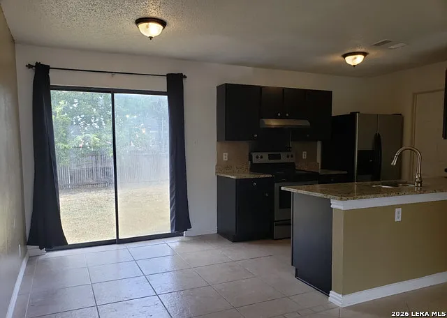 3 bed, 2.0 bath, 1111 sqft, $1,600 — Photo 3