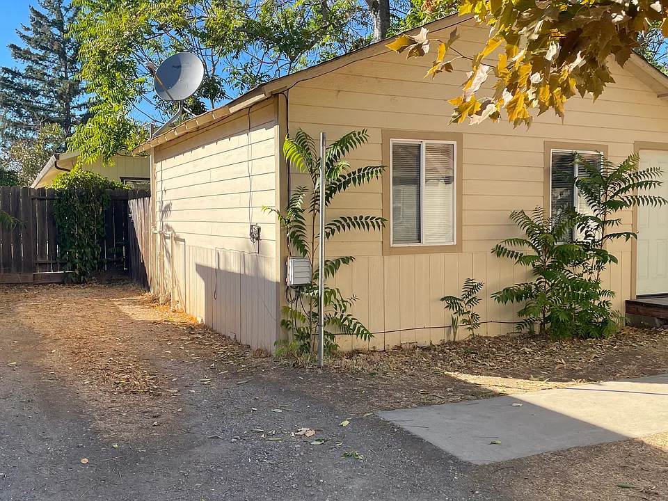3486 Lakeshore Blvd #5