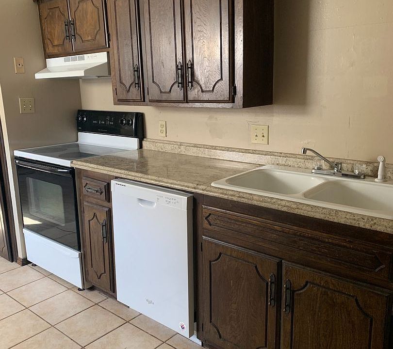 1st image of 2609 Oakhurst Dr APT A