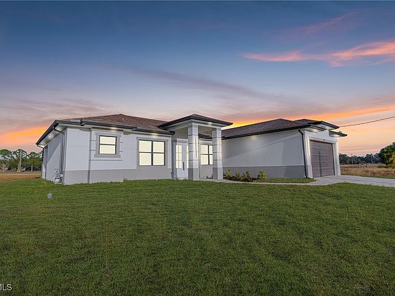 3rd image of 1245 Calico St