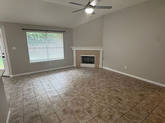 5th image of 605 Columbine Ave