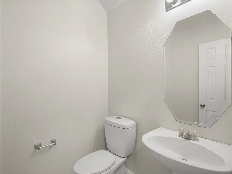 2318 Hillgrove Ct — Photo 23