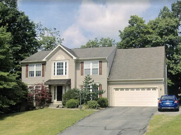 126 Aerial Dr, Canonsburg, PA 15317