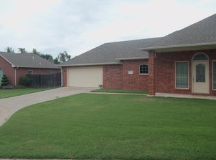2407 Sleepy Hollow Cir, Enid, OK 73703
