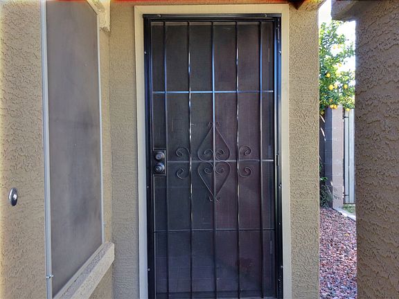 4th image of 12805 W Pershing St