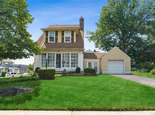 10 Saint Pauls Pl, New Rochelle, NY 10801