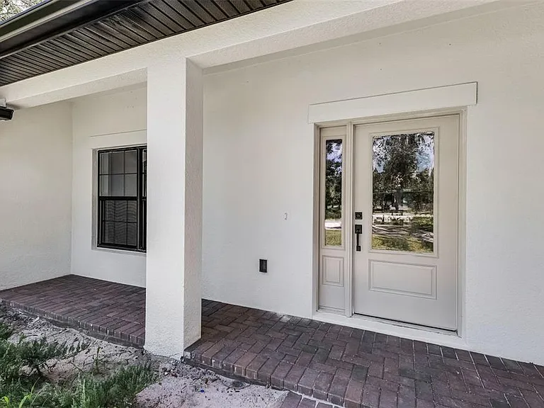 320 Kenora Dr — Photo 2