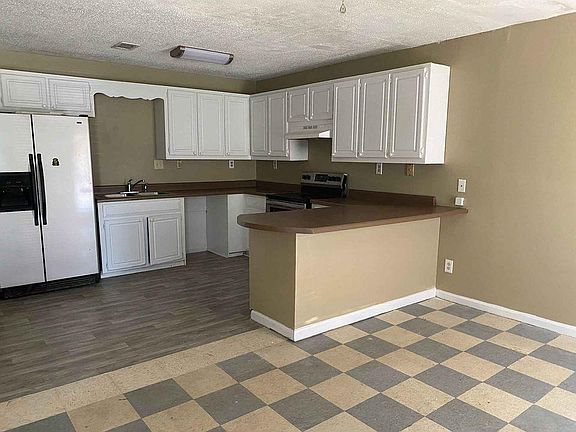 Livingroom and kitchen