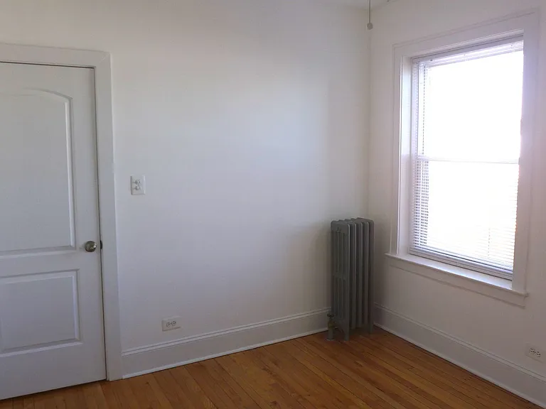 Linder/ Lawrence Apartments — Photo 33