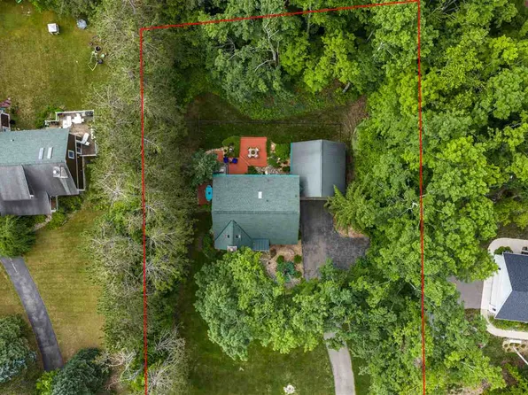 235 Meadow Wood Dr, Harbor Springs, MI 49740