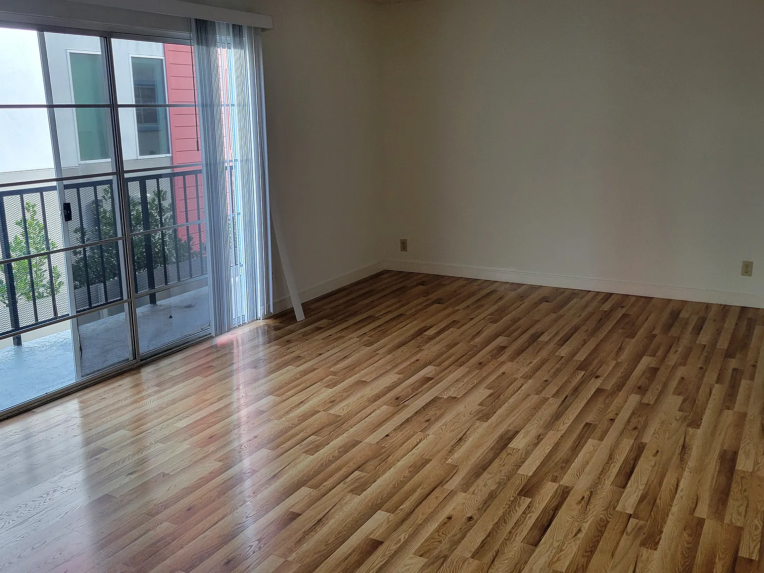 2 bed, 850 sqft, $3,200 — Photo 2