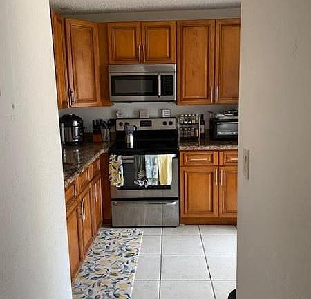 4th image of 10315 NW 33rd St