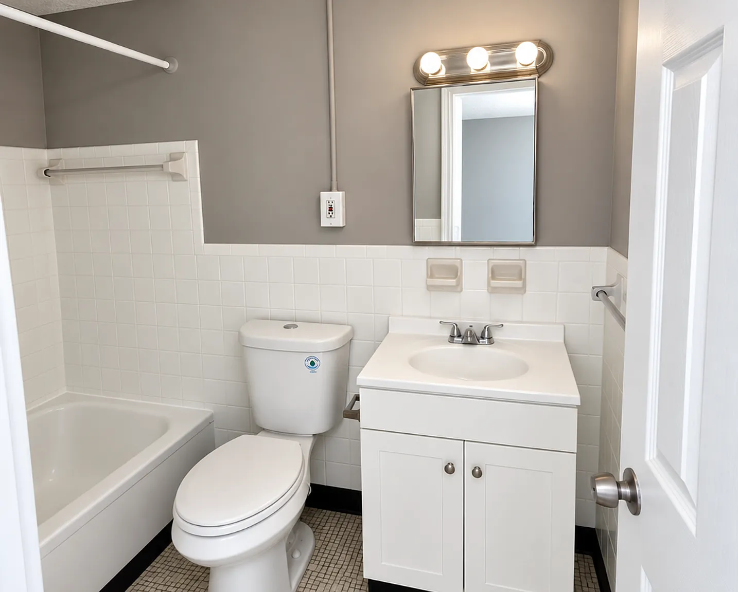 13430 Euclid Ave — Photo 3
