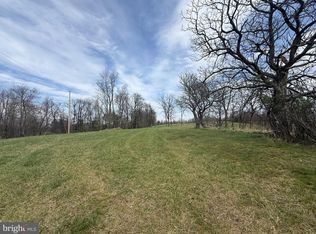 1907 Pious Ridge Rd, Berkeley Springs, WV 25411