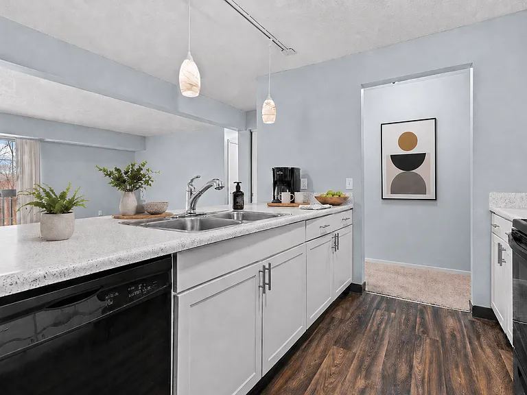 Fairfax Apartments - Lansing, MI — Photo 3