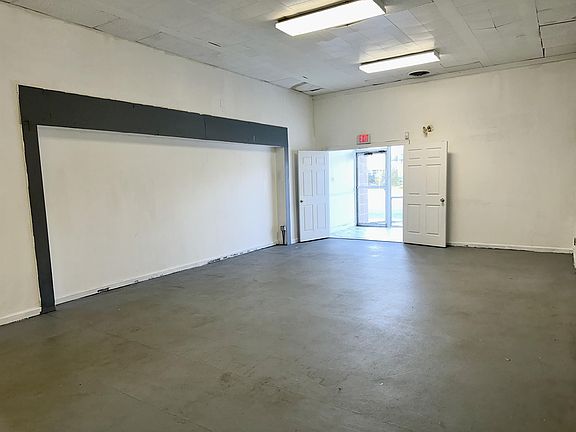 4th image of 350 W Palmetto St