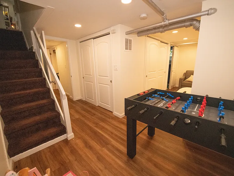 215 7th Ave — Photo 9