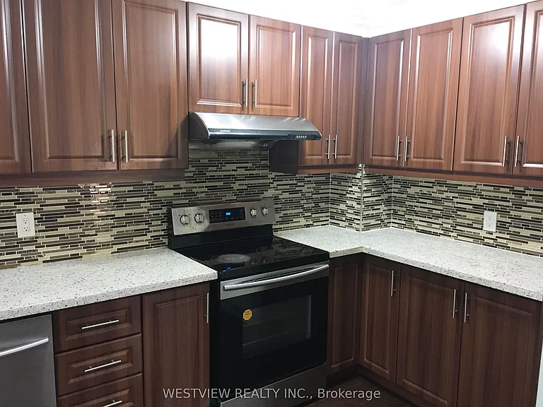 19 Coxworth Cres — Photo 11