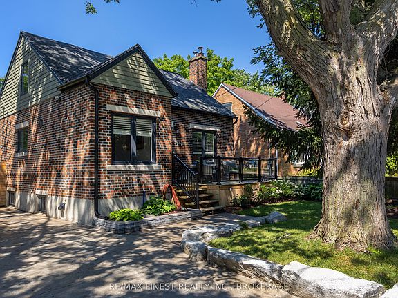 4th image of 258 College St