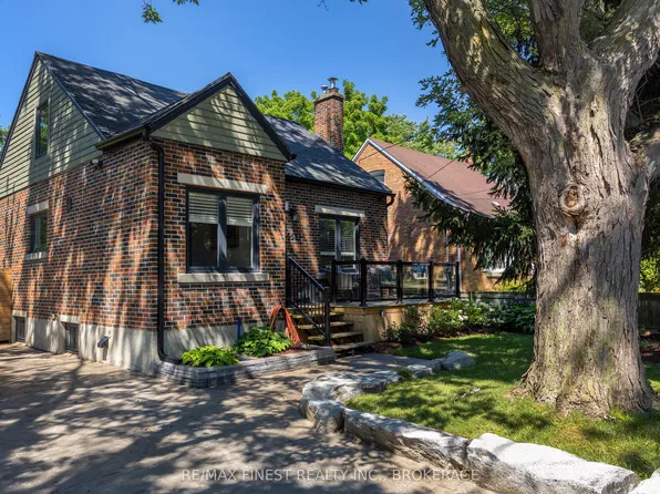 258 College St, Kingston, ON K7L 4M2