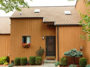 90 Amber Dr, Croton On Hudson, NY 10520