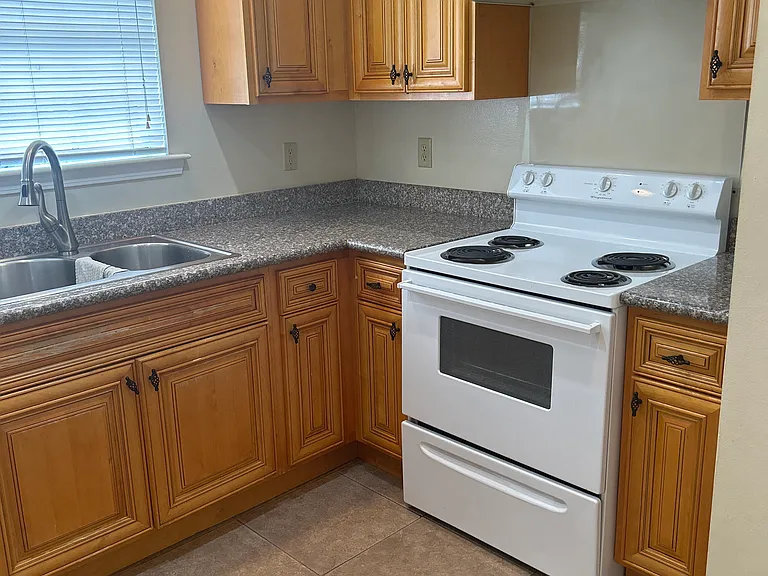 2912 Independence St — Photo 2