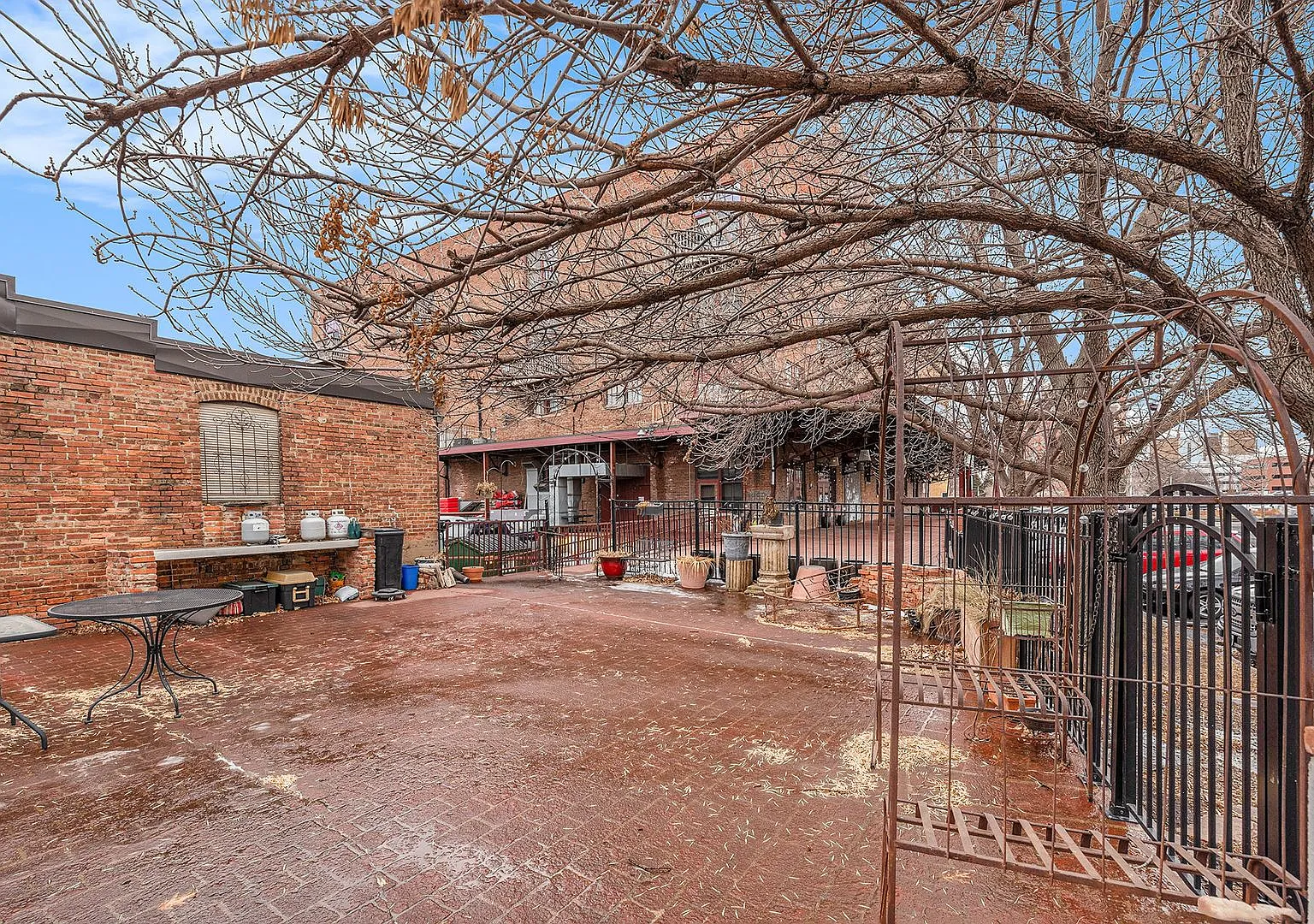 Historic Lofts next door to Steel District and Levitt — Photo 3