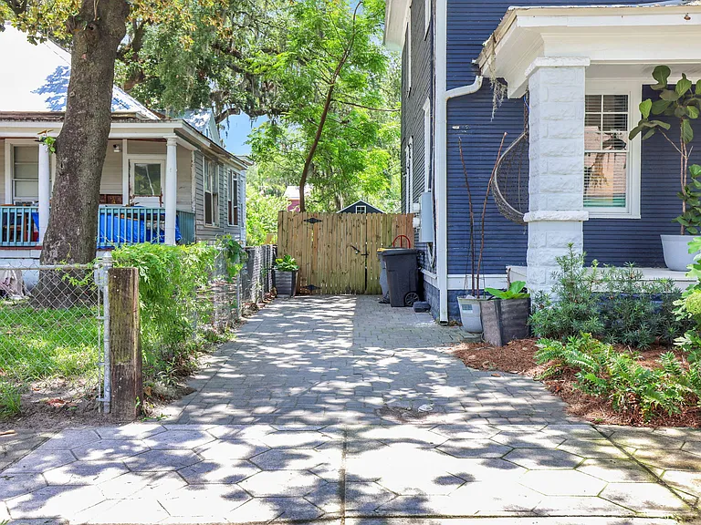 1407 Hubbard St — Photo 36