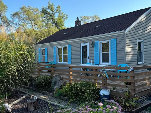 1526 Spring Bay Rd, East Peoria, IL 61611