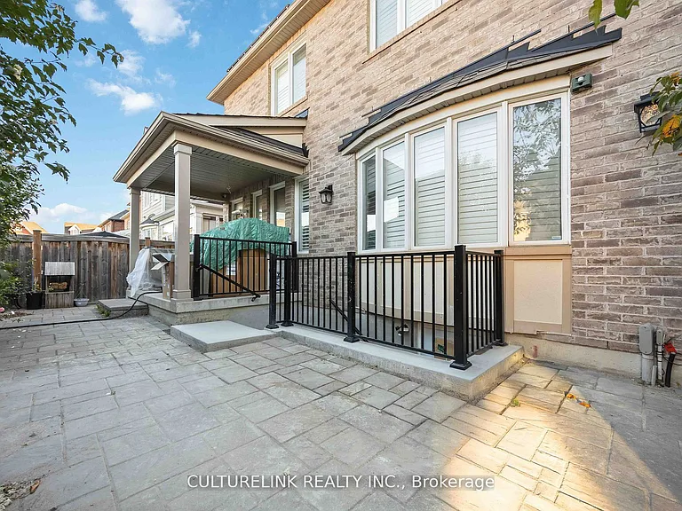 358 Cornell Centre Blvd #BASEMENT — Photo 2
