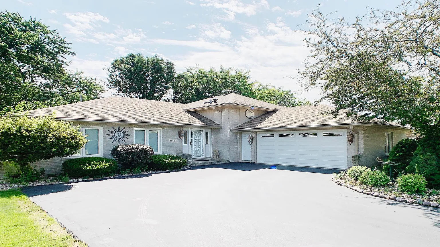 18427 Willow Ln photo 1