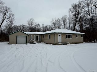 1205 N Hospital Rd, Waterford, MI 48327