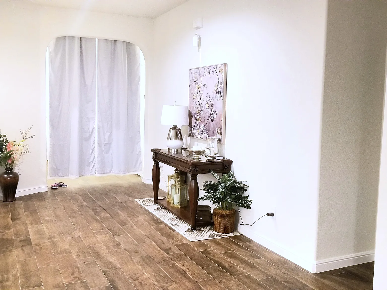 4 bed, 2115 sqft, $2,395 — Photo 2
