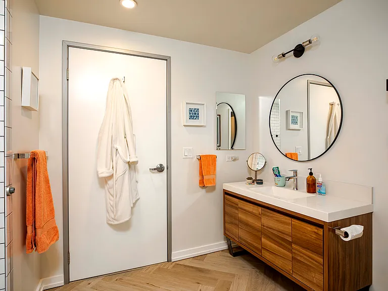 330 W 11th St #306 — Photo 11