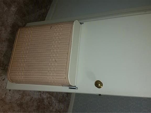 Isn't this the cutest little hamper, so vintage.