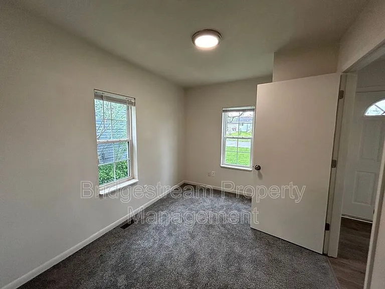 2800 Cadillac St — Photo 12