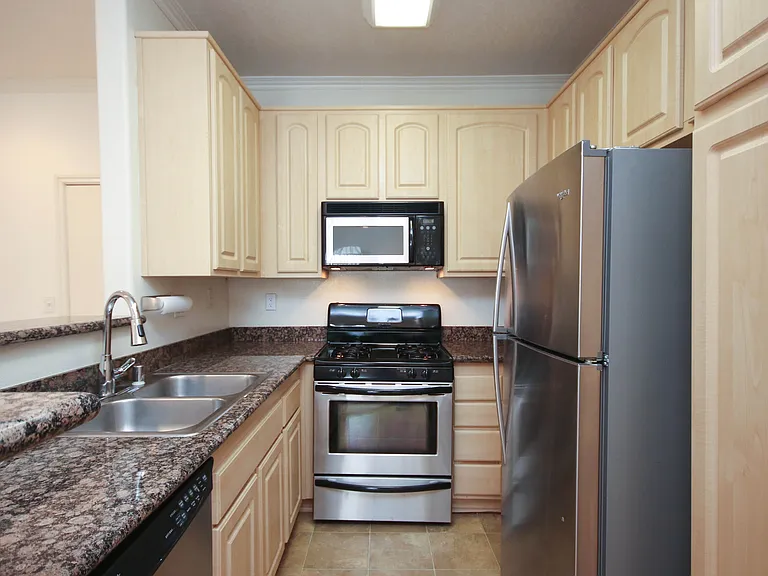 300 N El Molino Ave #126 — Photo 8