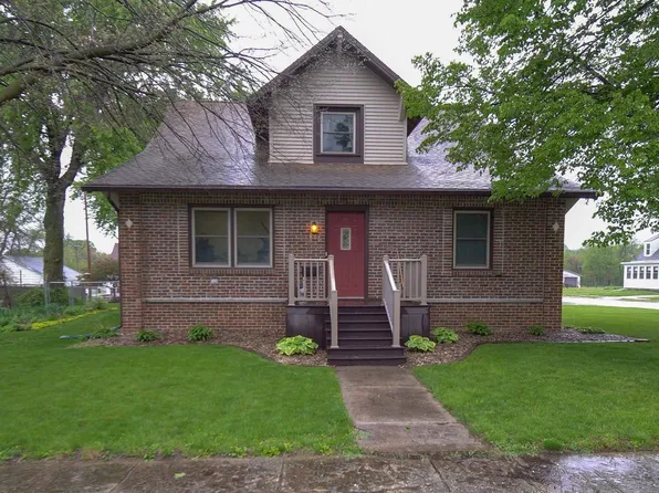 208 4th St, Steamboat Rock, IA 50672