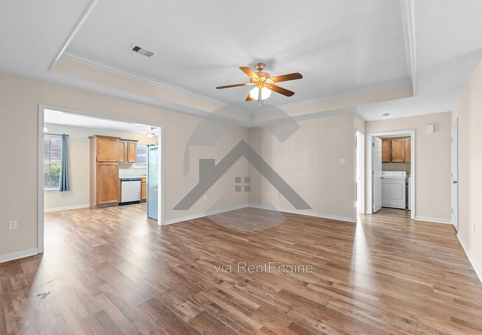 3 bed, 2.0 bath, 1369 sqft, $1,675 — Photo 3
