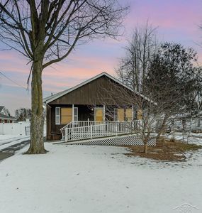 1610 Hemmeter Rd, Saginaw, MI, 48638