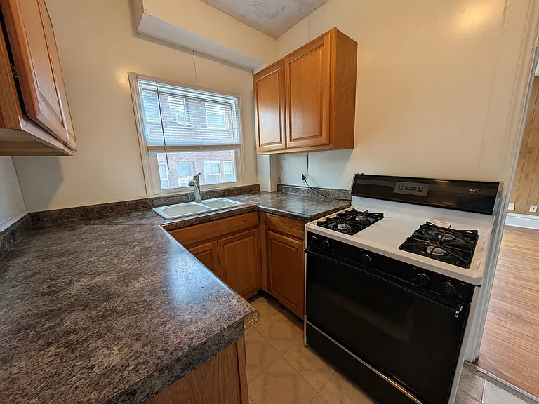 506 High Ave E #2 — Photo 3