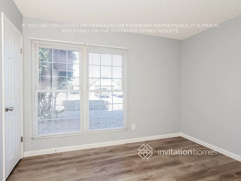 4501 N 106th Dr — Photo 8