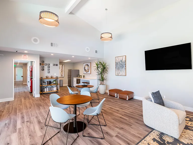 Chaparral Apartments — Photo 11