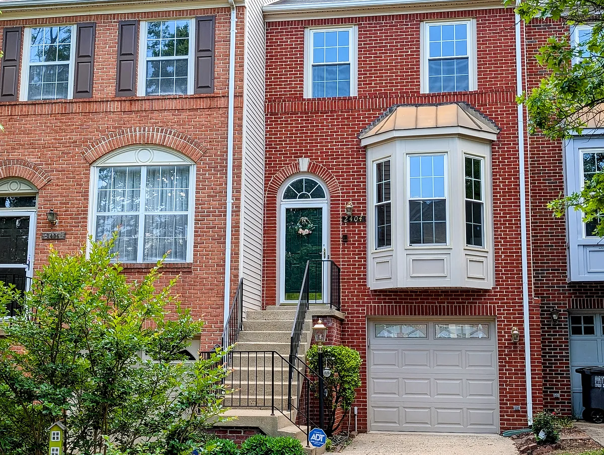 Building Photo - 2404 Simpkins Farm Dr