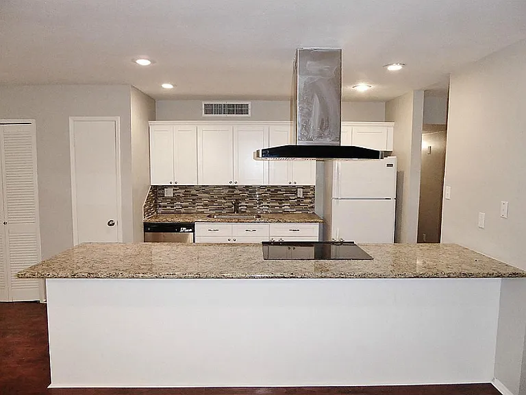 4406 Kinloch Dr — Photo 5
