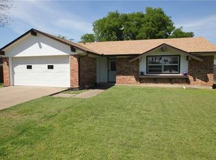 608 E Gee St, Pilot Point, TX 76258