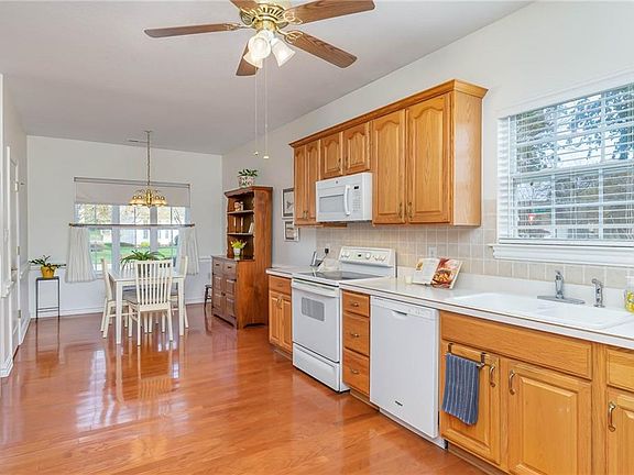 5th image of 3113 Gallahad Dr